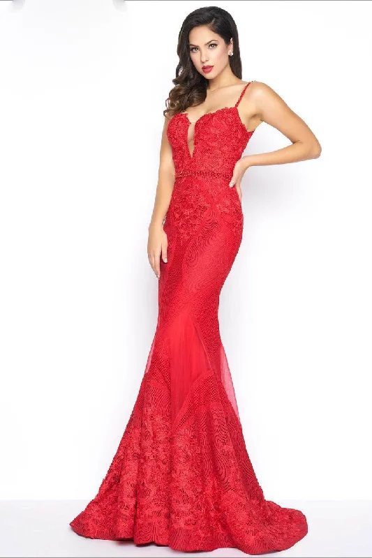 Mac Duggal Plunging Sweetheart Lace Mermaid Gown