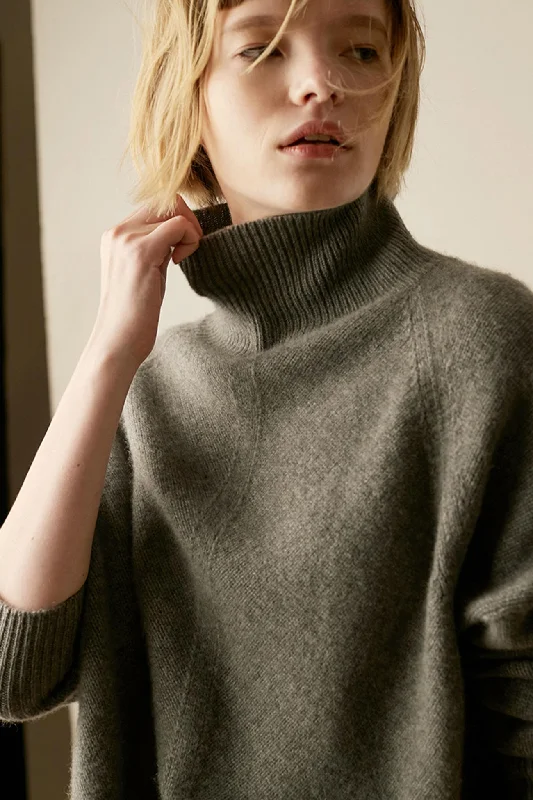 BerryBetty - Turtleneck Side Split Wool Sweater French