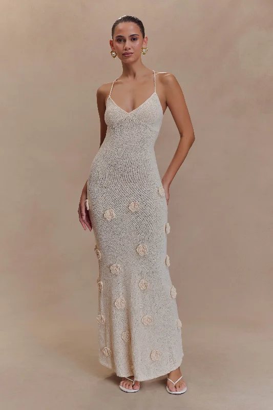 Suki Knit Maxi Dress With Flowers - Nude Trendy Women's Oversized