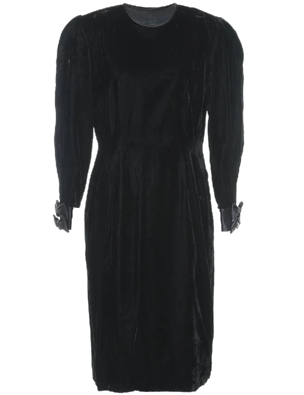 Classic Velvet Black Evening Dress - M Confident Women's Power
