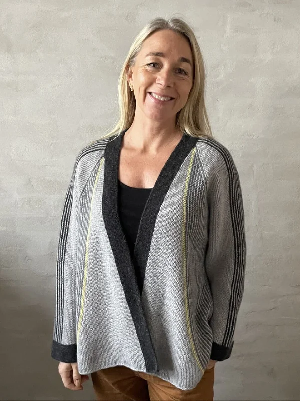 Ballerina jacket by Hanne Falkenberg, No 2 knitting kit (4 colors) Street