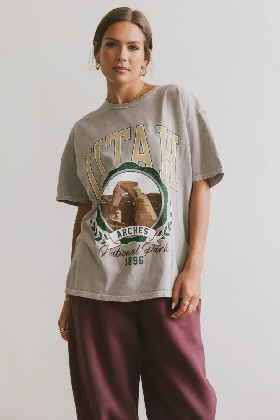 Arches Graphic Crewneck Athletic Women's High - 