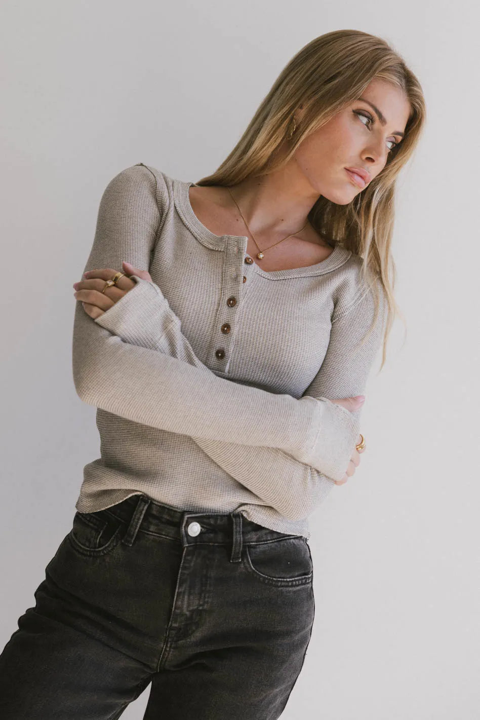 Conrad Fitted Waffle Tee in Heathered Black Trendy Women's Oversized